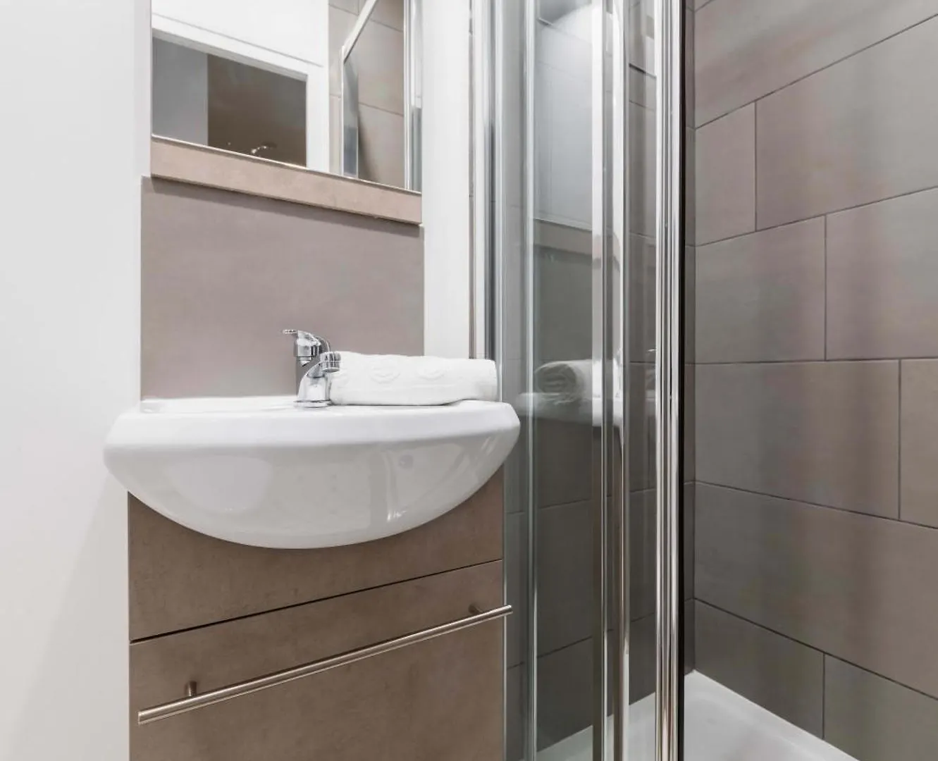 Studio Refait A Neuf Proche Metro - Paris 19 - 2P Apartment
